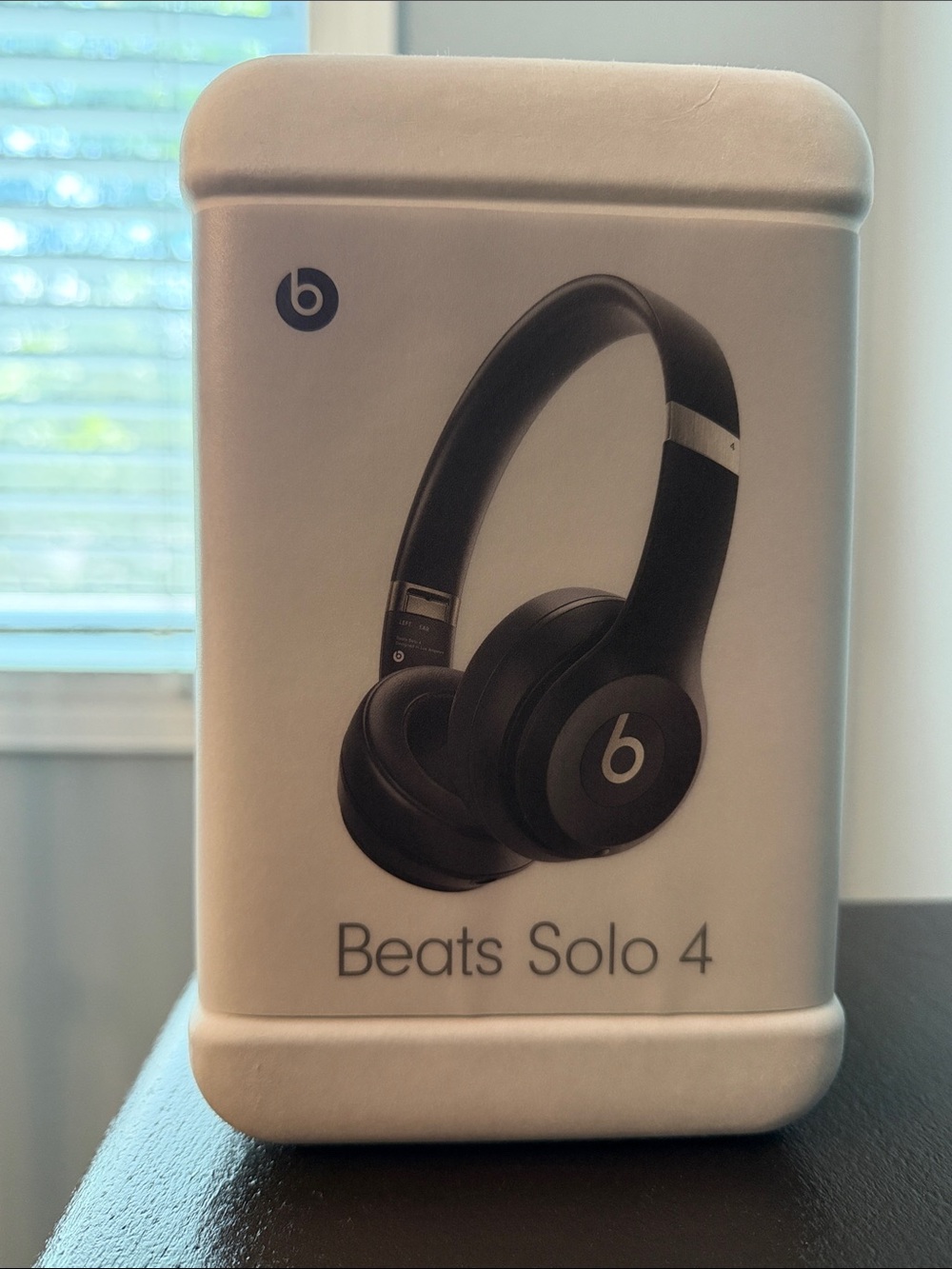🌟New- Beats Solo 4 On-Ear Headphones — Black